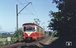 KBE ET 53 (Baujahr 1952) als Straba-Linie 18 nach Bornheim vor der Kulisse des Siebengebirges südlich von Alfter bei Bonn. (03.06.1985) <i>Foto: Peter Schiffer</i>