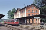 798 664 wartet als Nt nach Weiden im Bahnhof Neukirchen bei Sulzbach-Rosenberg. (31.05.1985) <i>Foto: Peter Schiffer</i>