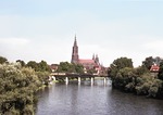 Überraschende Glückssekunde für den Fotografen: Eine 194 und eine 150 begegnen sich auf der Donaubrücke in Ulm vor der Kulisse des Münsters. (10.08.1971) <i>Foto: Peter Schiffer</i>