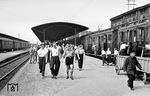Die Teilnehmer des Deutschen Turn- und Sportfestes (26. bis 31. Juli 1938) in Breslau reisten standesgemäß mit dem Zug an.  (07.1938) <i>Foto: RVM (Bandelow)</i>