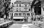 Besichtigungstermin im Depot Marienplatz der Zahnradbahn ("Zacke") Stuttgart. Auf der Schiebebühne steht Tw 103, der 1937 als erstes Fahrzeug in Ganzstahlbauweise ausgeliefert wurde. (07.1956) <i>Foto: Kurt Eckert</i>