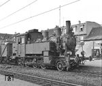 98 1122 (Bw Bamberg) mit einem Güterzug im Bahnhof Erlangen. (04.06.1959) <i>Foto: Joachim Claus</i>