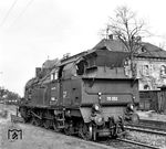 78 352 (Bw Hanau) setzt im Bahnhof Wiebelsbach-Heubach um. Hier verzweigt sich die aus Richtung Erbach kommende Odenwaldbahn in die Streckenäste nach Darmstadt und Hanau. Seit 10. September 2005 heißt der Bahnhof Groß-Umstadt Wiebelsbach. (1958) <i>Foto: Reinhard Todt</i>
