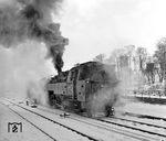 86 525 (Bw Kassel) rangiert im winterlichen Bahnhof Walburg. (01.1959) <i>Foto: Reinhard Todt</i>