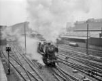 Und weiterhin Schietwetter in Hamburg bei der Ausfahrt von 50 2739 im Hauptbahnhof. (12.05.1961) <i>Foto: Detlev Luckmann</i>