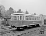 VB1 15 der Kreis Altenaer Eisenbahn (KAE) wartet mit der Beschriftung des neuen Eigentümers (Inselbahn Langeoog) auf seine Verladung im Bahnhof Lüdenscheid Wehberg. (24.05.1961) <i>Foto: Detlev Luckmann</i>