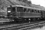 Steuerwagen VS 144 001 (MAN, Baujahr 1932) an einem VT 70 wahrscheinlich auf der Strecke nach Hauzenberg in Erlau. Das Fahrzeug wurde im April 1960 bei der DB ausgemustert, an die Kahlgrundbahn verkauft und dort als VS 28 eingesetzt. (04.1957) <i>Foto: Reinhard Todt</i>