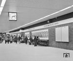 Der neue Limesbahnhof in Schwalbach am Tag der Eröffnung, der den damaligen Endpunkt der Strecke darstelle und unterirdisch lag. (22.12.1970) <i>Foto: Dieter Kempf</i>