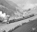 ÖBB 97.208 schiebt einen Personenzug auf der Erzberg-Nordrampe nahe Krumpental. (16.10.1972) <i>Foto: Dieter Kempf</i>