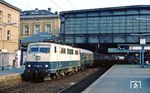 111 002 war während ihrer gesamten Einsatzzeit vom 24.06.1975 bis 22.05.2013 beim Bw München stationiert. Hier hat sie den D 210 aus Klagenfurt in Mainz Hbf am Haken. (15.09.1982) <i>Foto: Joachim Bügel</i>