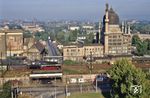 03 001 passiert das ehemalige Yenidze-Tabakkontor in Dresden. Für den Zug folgt die Marienbrücke über die Elbe und der nächste Halt in Dresden-Neustadt. (04.10.1991) <i>Foto: Manfred Kantel</i>