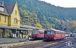 In Bad Schwalbach kreuzen 517 002/008 als N 5673 nach Wiesbaden und 515 642 als N 5670 nach Limburg. (28.10.1982) <i>Foto: Joachim Bügel</i>