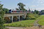 Seit 1. August 2016 hat Abellio im sogenannten Vorlaufbetrieb einzelne Fahrten der Linien RB 33 „Rhein-Niers-Bahn" und RB 35 „Der Weseler" von DB Regio NRW übernommen. Ab 11. Dezember 2016 wird Abellio Rail NRW im sogenannten Niederrhein-Netz die Linien RE 19 „Rhein-Ijssel-Express", RB 32 „Der Bocholter" und RB 35 „Emscher-Niederrhein-Bahn" zwischen Mönchengladbach bzw. Düsseldorf und Emmerich bzw. Bocholt von DB Regio NRW übernehmen und spätestens bis Sommer 2017 auch bis ins niederländische Arnhem fahren. Ein Großteil der 21 Fahrzeuge vom Typ FLIRT³, mit denen Abellio die Linien betreiben wird, wurde vom Hersteller Stadler bereits nach Hagen ausgeliefert. Hier fährt Abellio ET 25 2202 als ABR 90301 durch die Ruhrwiesen zwischen Oberhausen und Duisburg. (06.08.2016) <i>Foto: Marcus Henschel</i>