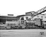 Lok 3 und 7 der Braunkohlengrube Wallensen warten vor der stillgelegten Brikettfabrik auf ihr weiteres Schicksal, das wohl nicht sehr positiv ausfiel, sie wurden verschrottet. (11.11.1966) <i>Foto: Detlev Luckmann</i>