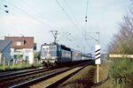 181 208 mit D 256 nach Paris bei Walldorf/Hessen. (16.11.1982) <i>Foto: Joachim Bügel</i>