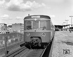 ET 171 003 als S-Bahn nach Poppenbüttel im Bahnhof Barmbeck. (11.05.1961) <i>Foto: Joachim Claus</i>