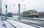103 192 und 118 016 (vor E 3237) im winterlichen Nürnberger Hauptbahnhof. (05.02.1983) <i>Foto: Joachim Bügel</i>