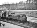 Die beidseits mit Indusi für den Wendezugbetrieb ausgerüstete 78 104 (Bw Hamburg-Altona) im Bahnhof Aumühle. Typisch auch für die Hamburger T 18 der blecherne Kohlenaufsatz. Der Kohlevorrat indes scheint schon ziemlich dezimiert zu sein. (10.04.1967) <i>Foto: Detlev Luckmann</i>