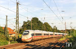 Der über die Güterzugstrecke umgeleitete ICE 622 (München - Dortmund) mit einem Velaro D (BR 407) im Bahnhof Hilden/Rhld. (17.08.2016) <i>Foto: Wolfgang Bügel</i>