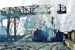 Zwei Loks der SY-Reihe im Stahlwerk Benxi. (08.02.2005) <i>Foto: Manfred Kantel</i>