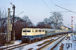 111 002 am Beginn der Steilrampe im Bahnhof Hochdahl.  (15.02.1983) <i>Foto: Wolfgang Bügel</i>