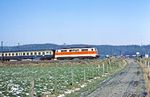 Die in S-Bahnfarben lackierte 111 138 vor E 3181 nach Iserlohn bei Düsseldorf-Gerresheim. Sie war übrigens die 2.400 elektrische Lokomotive, die von der DB in Dienst gestellt wurde. (16.02.1983) <i>Foto: Wolfgang Bügel</i>