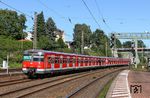 Nach den Sommerferien sind sie auf der S 68 von Langenfeld/Rhld und Wuppertal-Vohwinkel auch wieder im Einsatz: 420 443 und 420 982 als S 31879 im Bahnhof Gruiten. (24.08.2016) <i>Foto: Joachim Bügel</i>