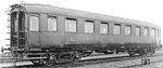 Der sächsische C4ü-Wagen Sa 18 "Dre 1542" der "eisernen" Bauart war einer der letzten Bauarten sächsischer Schnellzugwagen. Er diente als Vorbild für die von der Deutschen Reichsbahn zwischen 1921 und 1926 gebauten 214 Sitz-, 10 Gepäck- und 31 Schlafwagen als Hechtwagen eiserner Bauart. (1918) <i>Foto: Slg. Dr. G. Scheingraber</i>