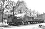 Lok 6 mit einem Rollbock-Güterzug in Neu Remscheid auf halbem Weg zwischen Engelskirchen und Marienheide. (1935) <i>Foto: DLA Darmstadt (Bellingrodt)</i>