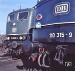 Und hier noch ein Vergleich des Frontdesgins von 110 315 (Baujahr 1963) und der Güterzuglok 151 008 (Baujahr 1973) im Bw Dortmund Bbf. (16.02.1975) <i>Foto: Johannes Glöckner</i>