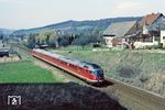 Dem E 2942 folgte 613 620/606 als E 3553 bei Bad Gandersheim. (17.04.1983) <i>Foto: Wolfgang Bügel</i>