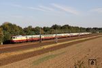 E 10 1309 (mit 110 469 am Zugschluss) und dem AKE-Rheingoldzug bei Langenfeld-Berghausen. (07.09.2016) <i>Foto: Wolfgang Bügel</i>