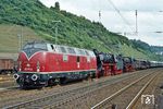 Und der Zug nochmals in ganzer Schönheit: 221 107 vor 44 508, 41 241, 236 204 und 236 231 im Bahnhof Linz am Rhein. (30.05.1983) <i>Foto: Joachim Bügel</i>