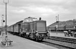 V 65 009 (Bw Marburg) trifft in ihrem Heimatbahnhof ein. Die am 15.06.1956 in Dienst gestellte Lok war bis 1964 in Marburg beheimatet. (05.1957) <i>Foto: Kurt Eckert</i>