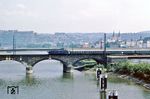 118 054 mit Blick zur Festung Ehrenbreitstein auf der Moselbrücke in Koblenz. (04.07.1983) <i>Foto: Wolfgang Bügel</i>