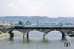 118 054 mit dem Rekrutenzug Dm 38238 aus Würzburg kurz vor ihrem Ziel auf der Moselbrücke in Koblenz-Lützel. (04.07.1983) <i>Foto: Wolfgang Bügel</i>