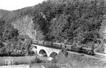 38 1144 vom Bw Dieringhausen mit P 1146 auf der Volmebrücke bei Schalksmühle. (1927) <i>Foto: DLA Darmstadt (Bellingrodt)</i>