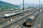 Der nächste Zug und wieder eine andere Baureihe: Diesmal die Münchener 111 078 vor D 251 (Frankfurt(M) - Würzburg - Nürnberg - Schirnding - Cheb - Plzen - Praha hl.n.), der Gemünden/Main planmäßig um 9.08 Uhr verlässt. (12.07.1983) <i>Foto: Joachim Bügel</i>