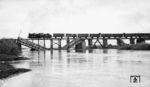 Eine pr. G 8 auf einer Behelfsbrücke während des 1. Weltkriegs. Nähere Ortsangaben sind leider nicht bekannt. (1916) <i>Foto: unbekannt</i>