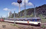 Anlässlich der Kölner S-Bahneröffnung war auch dieser Zug der Hamburger S-Bahn (471 417/117) am Rhein zu Gast. (26.05.1990) <i>Foto: Peter Schiffer</i>