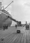 Dampfer "New York" am Pier "Steubenhööft" in Cuxhaven.  (05.1937) <i>Foto: Walter Hollnagel</i>
