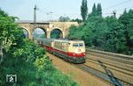 103 131 mit einem der letzten TEE-Züge der DB bei Essen-Kray. Mit der Einführung des IC79-Systems im Jahr 1979 wurden viele TEE-Züge durch InterCity-Züge mit zwei Wagenklassen ersetzt. (31.05.1979) <i>Foto: Manfred Kantel</i>