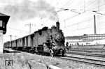 98 1103 (Bw Bamberg) verlässt mit ihrem Züglein den Bahnhof Forchheim in Oberfranken. (17.06.1957) <i>Foto: Kurt Eckert</i>