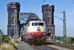 103 187 vor D 347 (Köln - Düsseldorf - Oberhausen - Gelsenkirchen - Dortmund - Hannover - Helmstedt - Marienborn - Berlin Stadtbahn) bei Düsseldorf-Hamm. (21.07.1983) <i>Foto: Wolfgang Bügel</i>