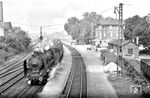 39 254 (Bw Stuttgart) mit einem Eilzug im Bahnhof Waiblingen an der Strecke Stuttgart - Backnang. (21.06.1957) <i>Foto: Kurt Eckert</i>