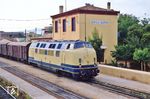 OSE 414 (ex 221 129) mit Güterzug 80100 im Bahnhof Elefsis, ca. 30 km nordwestlich von Athen. (29.05.1990) <i>Foto: Manfred Kantel</i>