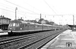 ET 56 005 und ET 56 004 als Eilzug im Bahnhof Esslingen. (21.06.1957) <i>Foto: Kurt Eckert</i>