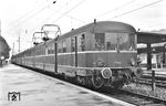Und die rechte Seite des ET 55 06 am Bahnsteig in Esslingen. (21.06.1957) <i>Foto: Kurt Eckert</i>
