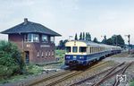 Einfahrt des 624 639 als N 7072 im Bahnhof Altenberge auf der Strecke Münster - Gronau. Das elektromechanische Fahrdienstleiterstellwerk "Af" aus dem Jahr 1958 wurde am 22.11.2008 außer Betrieb genommen. (23.07.1983) <i>Foto: Wolfgang Bügel</i>