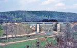 41 1182 mit P 6017 (Jena Saalbf - Gera) auf der Hilfsbrücke über den Erlbach bei Töppeln. (20.04.1983) <i>Foto: Wolfgang Bügel</i>